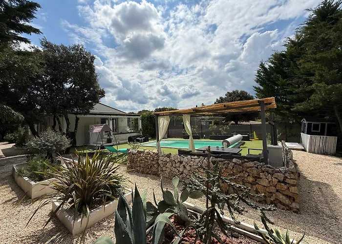 Carpediem Cevennes - Piscine & Terrain Tennis *